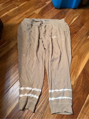 Women’s plus size old navy tan tie dye sweatpants. Size 2xl
